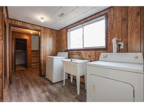 558 First Avenue, Welland, ON - Indoor Photo Showing Laundry Room