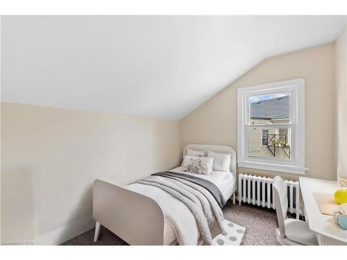 59 Wellington Street, St. Catharines, ON - Indoor Photo Showing Bedroom