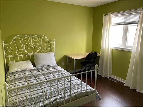 213 Wright Crescent, Niagara-On-The-Lake, ON - Indoor Photo Showing Bedroom