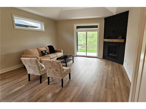 4112 Village Creek Drive, Stevensville, ON - Indoor Photo Showing Living Room With Fireplace