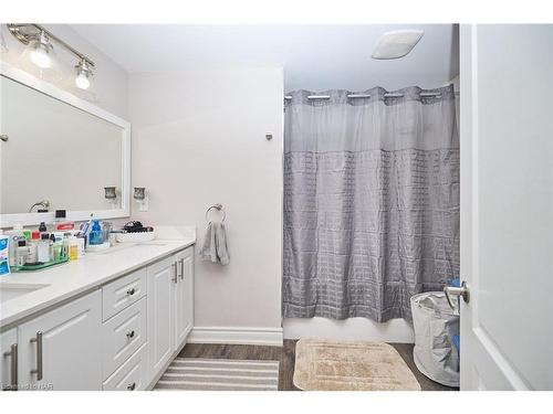 46 Diffin Drive, Welland, ON - Indoor Photo Showing Bathroom