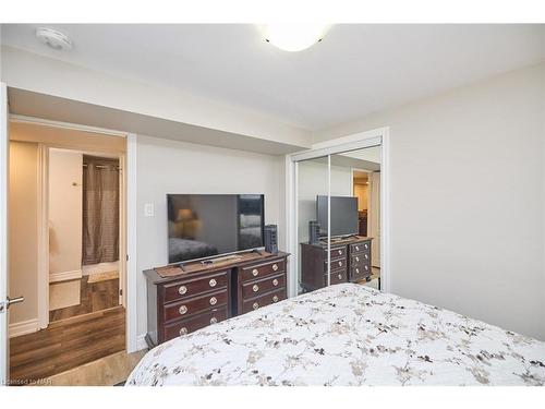 46 Diffin Drive, Welland, ON - Indoor Photo Showing Bedroom