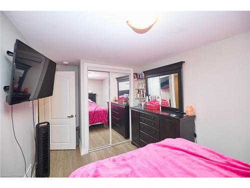 46 Diffin Drive, Welland, ON - Indoor Photo Showing Bedroom