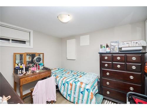 46 Diffin Drive, Welland, ON - Indoor Photo Showing Bedroom