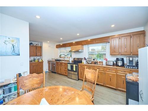 46 Diffin Drive, Welland, ON - Indoor Photo Showing Kitchen