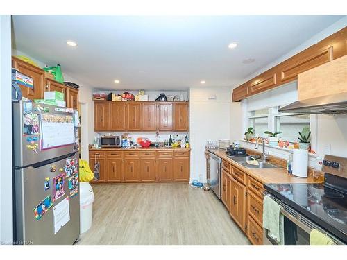 46 Diffin Drive, Welland, ON - Indoor Photo Showing Kitchen With Double Sink