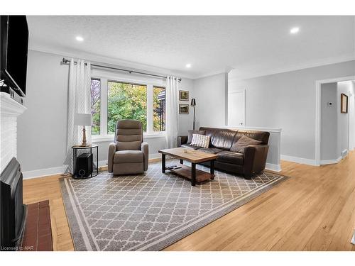 26 Millward Avenue, St. Catharines, ON - Indoor Photo Showing Living Room