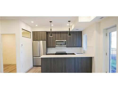 123 Lincoln Street, Welland, ON - Indoor Photo Showing Kitchen With Stainless Steel Kitchen With Upgraded Kitchen