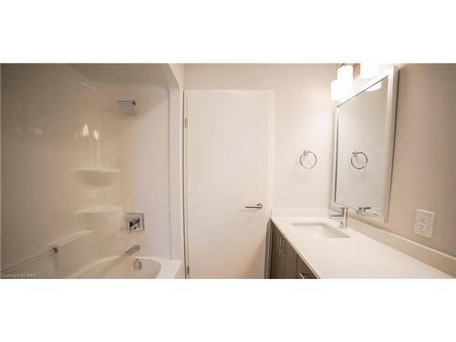 123 Lincoln Street, Welland, ON - Indoor Photo Showing Bathroom