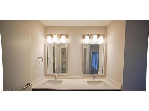 123 Lincoln Street, Welland, ON -  Photo Showing Bathroom