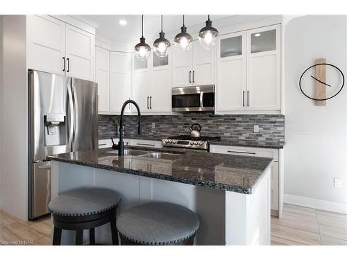 23 Willowbrook Drive, Welland, ON - Indoor Photo Showing Kitchen With Double Sink With Upgraded Kitchen