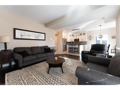 23 Willowbrook Drive, Welland, ON - Indoor Photo Showing Living Room