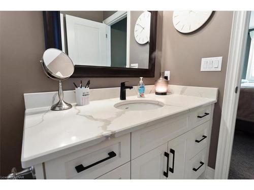 23 Willowbrook Drive, Welland, ON - Indoor Photo Showing Bathroom