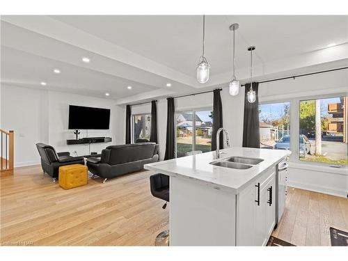 159 Hodgkins Avenue, Thorold, ON - Indoor Photo Showing Kitchen With Double Sink