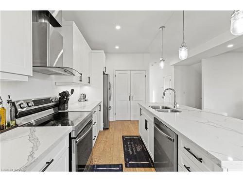 159 Hodgkins Avenue, Thorold, ON - Indoor Photo Showing Kitchen With Double Sink With Upgraded Kitchen