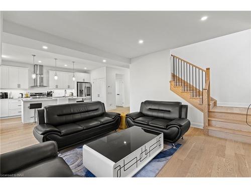 159 Hodgkins Avenue, Thorold, ON - Indoor Photo Showing Living Room