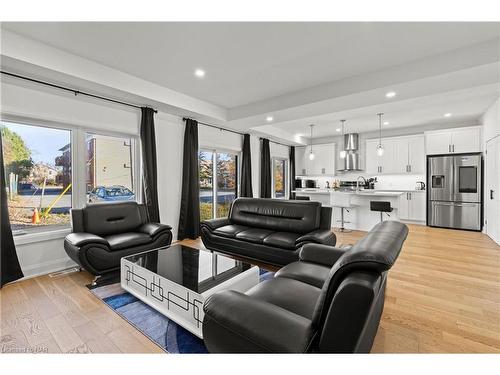 159 Hodgkins Avenue, Thorold, ON - Indoor Photo Showing Living Room