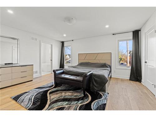 159 Hodgkins Avenue, Thorold, ON - Indoor Photo Showing Bedroom