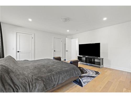 159 Hodgkins Avenue, Thorold, ON - Indoor Photo Showing Bedroom