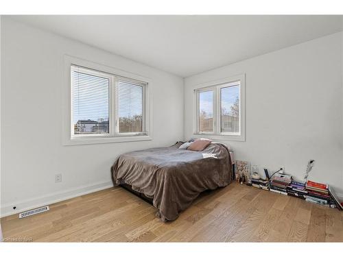 159 Hodgkins Avenue, Thorold, ON - Indoor Photo Showing Bedroom