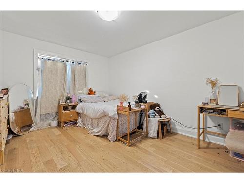 159 Hodgkins Avenue, Thorold, ON - Indoor Photo Showing Bedroom