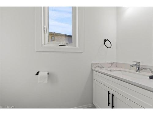 159 Hodgkins Avenue, Thorold, ON - Indoor Photo Showing Bathroom