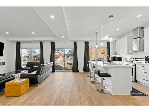 159 Hodgkins Avenue, Thorold, ON - Indoor Photo Showing Kitchen With Upgraded Kitchen