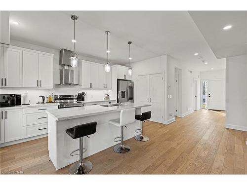 159 Hodgkins Avenue, Thorold, ON - Indoor Photo Showing Kitchen With Upgraded Kitchen