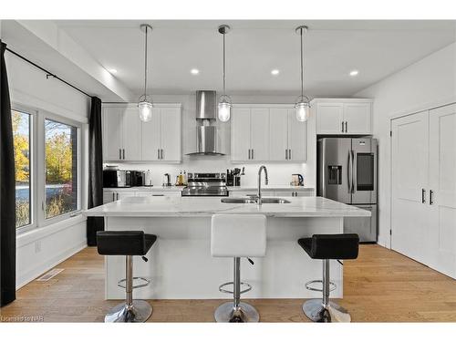 159 Hodgkins Avenue, Thorold, ON - Indoor Photo Showing Kitchen With Double Sink With Upgraded Kitchen