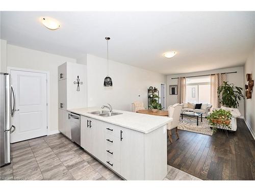 11-4311 Mann Street, Niagara Falls, ON - Indoor Photo Showing Kitchen With Double Sink