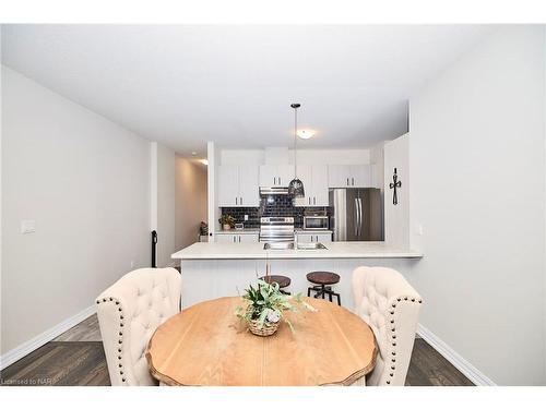 11-4311 Mann Street, Niagara Falls, ON - Indoor Photo Showing Dining Room