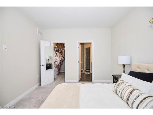 11-4311 Mann Street, Niagara Falls, ON - Indoor Photo Showing Bedroom