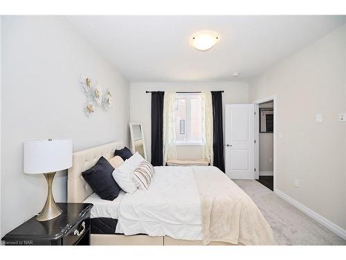 11-4311 Mann Street, Niagara Falls, ON - Indoor Photo Showing Bedroom