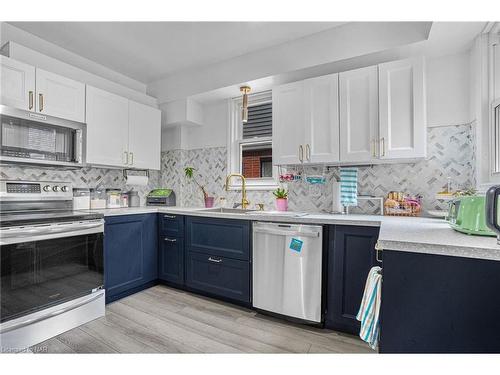 42 Bertie Street, Fort Erie, ON - Indoor Photo Showing Kitchen