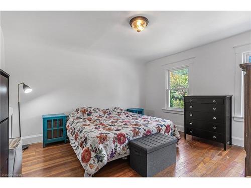 42 Bertie Street, Fort Erie, ON - Indoor Photo Showing Bedroom