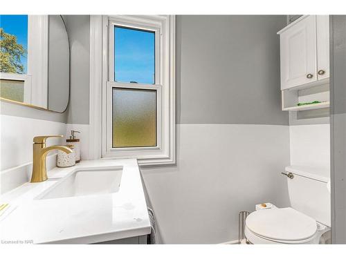 42 Bertie Street, Fort Erie, ON - Indoor Photo Showing Bathroom