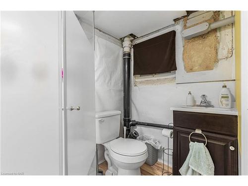 42 Bertie Street, Fort Erie, ON - Indoor Photo Showing Bathroom