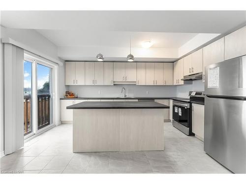 93 Renfrew Trail, Welland, ON - Indoor Photo Showing Kitchen With Stainless Steel Kitchen