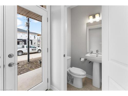 93 Renfrew Trail, Welland, ON - Indoor Photo Showing Bathroom