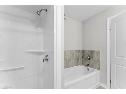 93 Renfrew Trail, Welland, ON - Indoor Photo Showing Bathroom