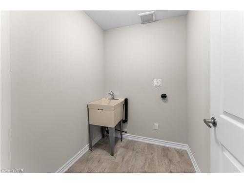 93 Renfrew Trail, Welland, ON - Indoor Photo Showing Other Room