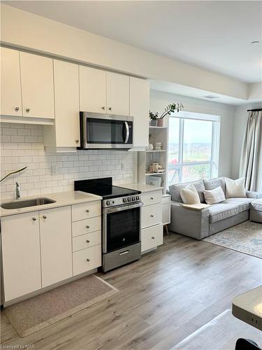 612-243 Northfield Drive, Waterloo, ON - Indoor Photo Showing Kitchen