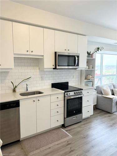 612-243 Northfield Drive, Waterloo, ON - Indoor Photo Showing Kitchen