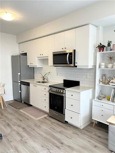 612-243 Northfield Drive, Waterloo, ON - Indoor Photo Showing Kitchen