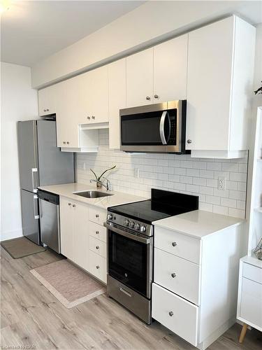 612-243 Northfield Drive, Waterloo, ON - Indoor Photo Showing Kitchen