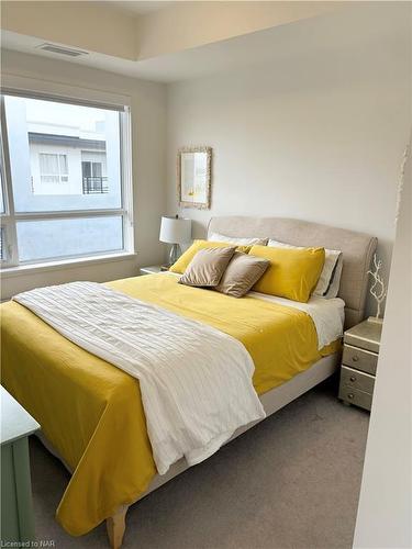 612-243 Northfield Drive, Waterloo, ON - Indoor Photo Showing Bedroom