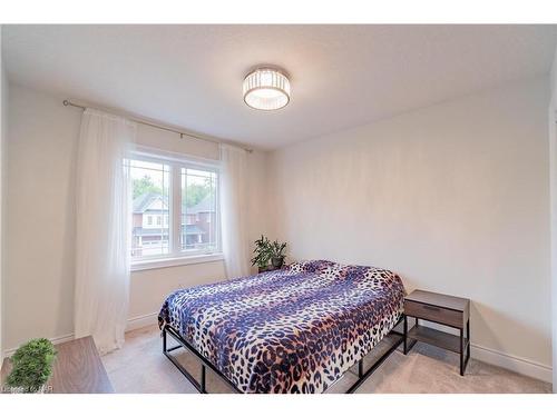 7846 Hackberry Trail, Niagara Falls, ON - Indoor Photo Showing Bedroom