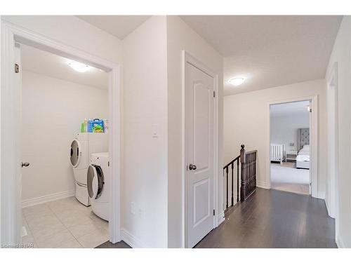 7846 Hackberry Trail, Niagara Falls, ON - Indoor Photo Showing Laundry Room