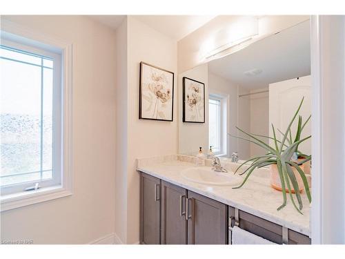 7846 Hackberry Trail, Niagara Falls, ON - Indoor Photo Showing Bathroom