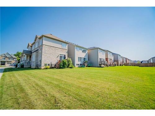 7846 Hackberry Trail, Niagara Falls, ON - Outdoor